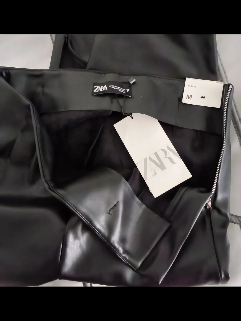 NEW Zara High-Rise Faux Leather Pants with Split Hem (Size M)